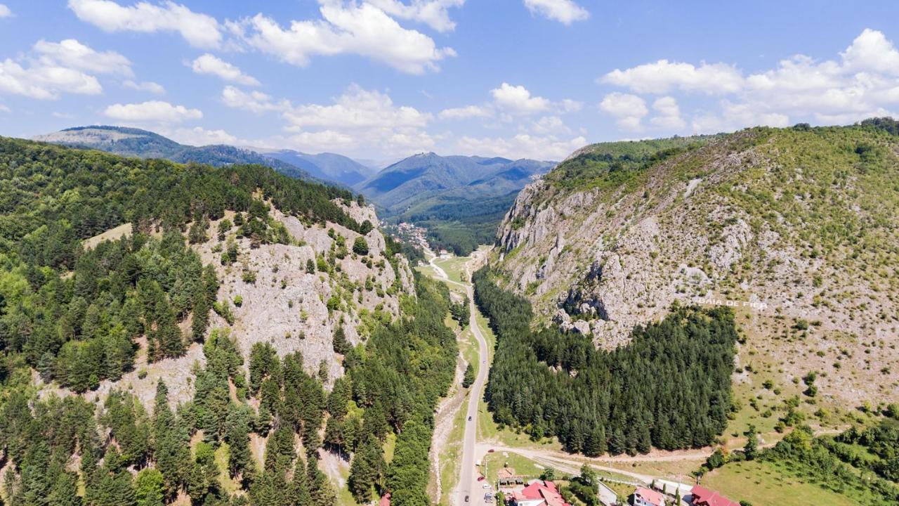 Pensiunea Xinela Baia de Fier Zewnętrze zdjęcie